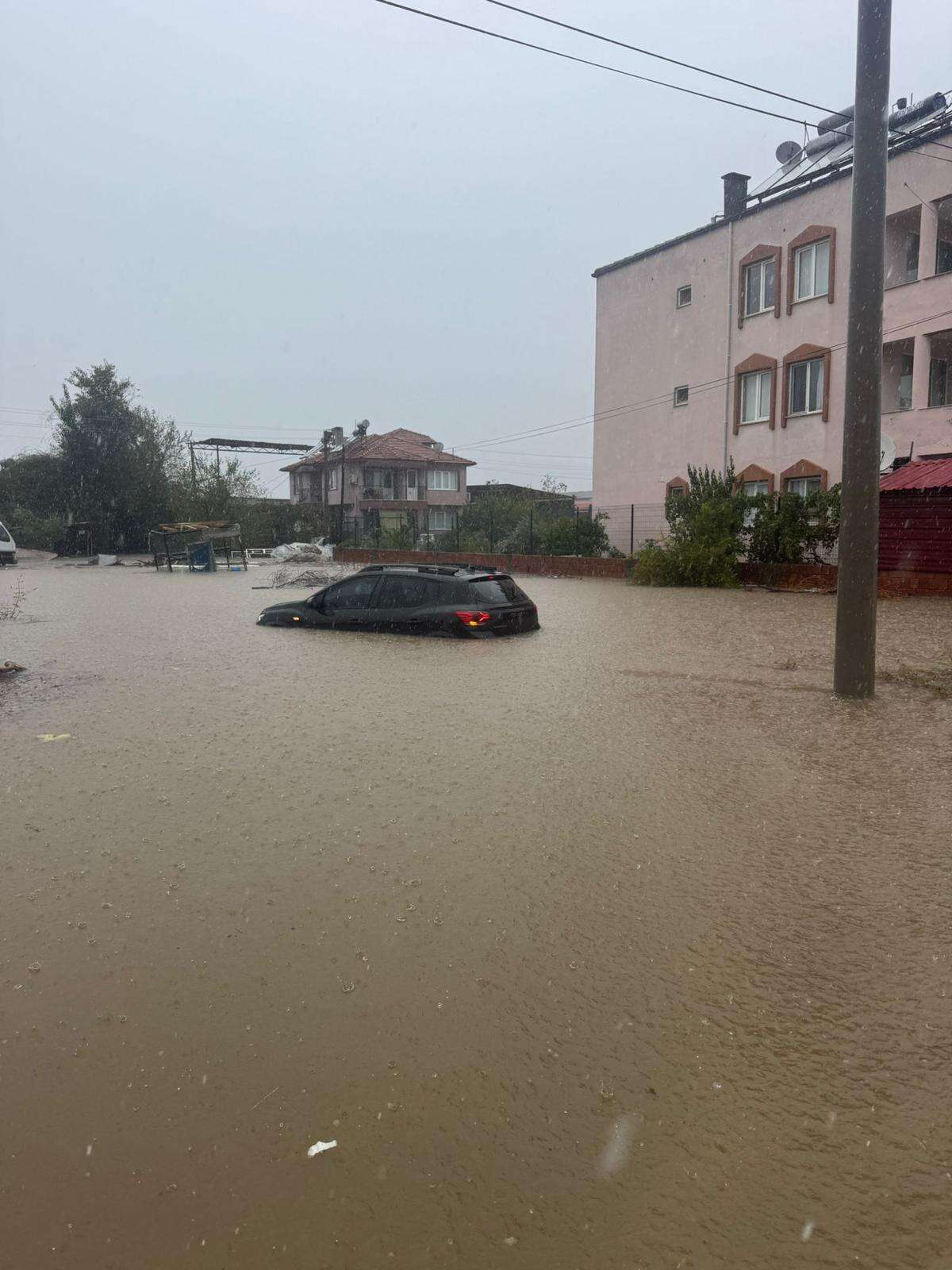 Muğla’da Sağanak ve Fırtına Hayatı Felç Etti 10